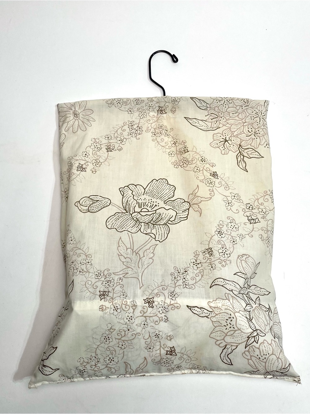 Vintage Hanging Laundry Clothespin Bag on hanger with Lot Of wood Clothes Pins - Picture 8 of 10
